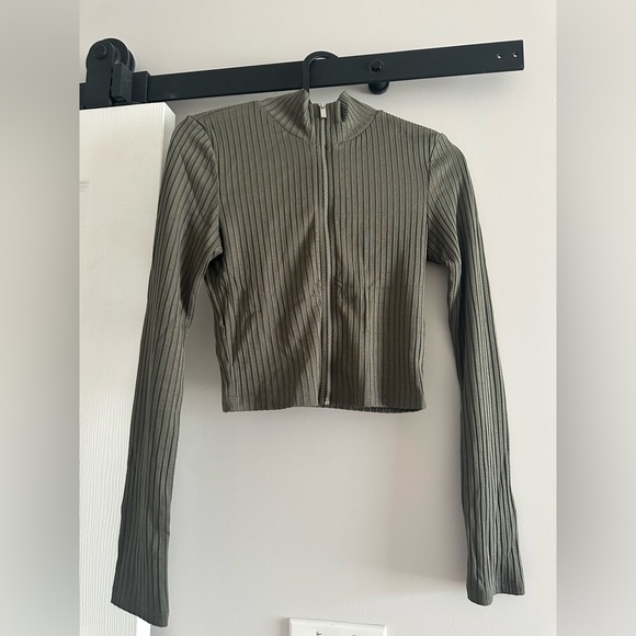 Zara & H&M Top $11 for 2 - Picture 3 of 5